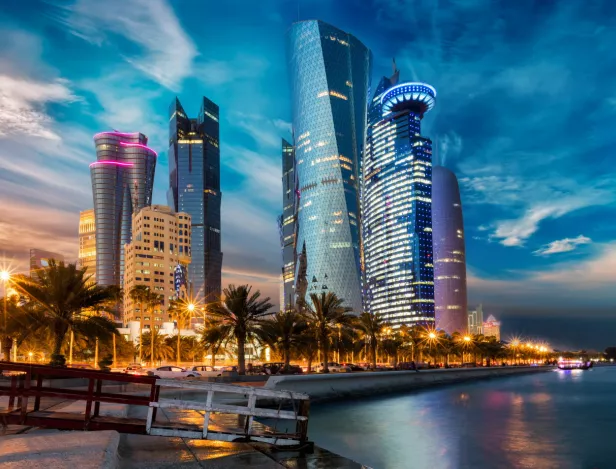 les-toits-du-centre-ville-de-doha-la-capitale-du-qatar-photo-(c)-istock-1667999180