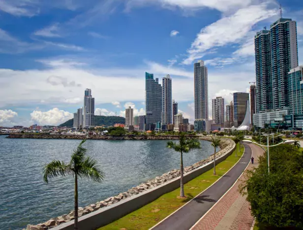 panama-city-skyline-day-xl